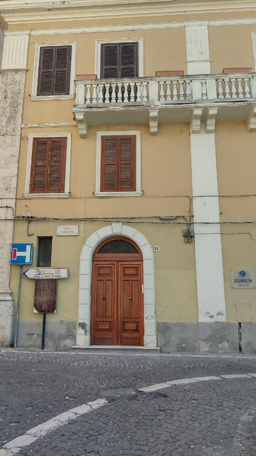Piccolo paradiso in pieno centro Castel di Sangro Esterno foto